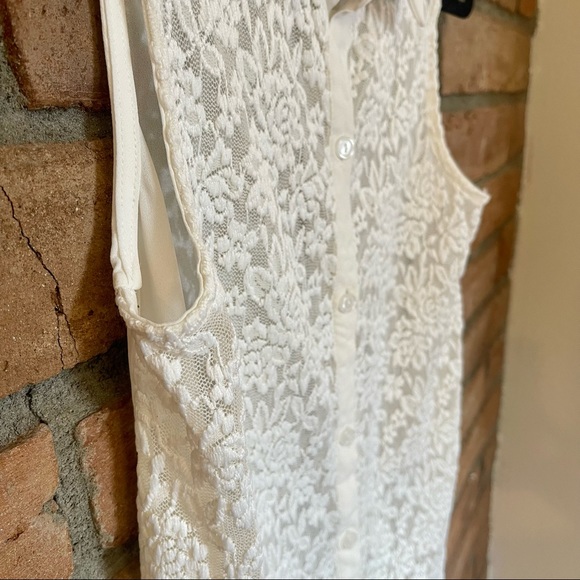 White lace front button down - Picture 4 of 8